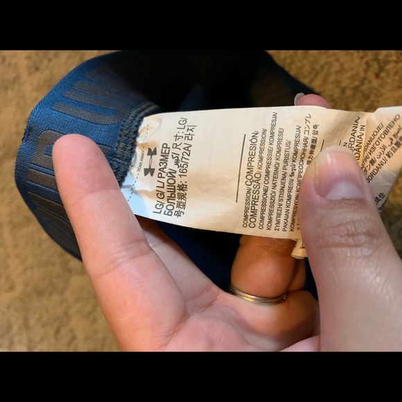 2 pairs of women’s under armour capris - Picture 3 of 4